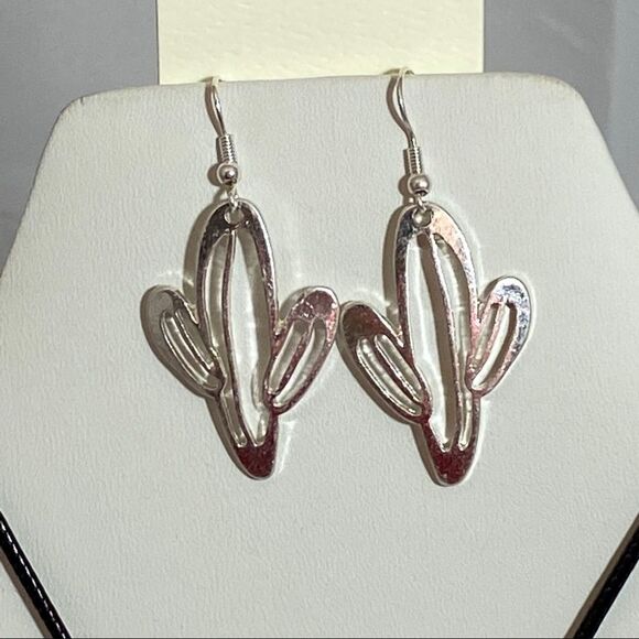 Cactus Silver Patina Necklace Earrings Set - Picture 3 of 7